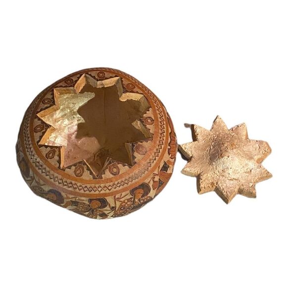 Vintage Peruvian Storyteller Detailed Hand Carved Gourd 6”Peru Folk Art - Picture 6 of 11